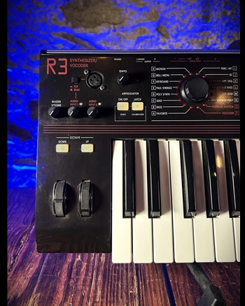 Korg R3 - 37-Key Synthesizer *USED*