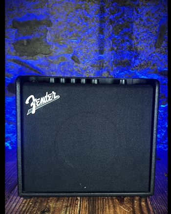 Fender Mustang LT25 - 25 Watt 1x8" Guitar Combo *USED*