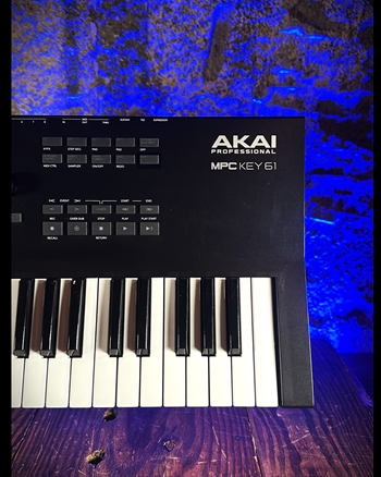 Akai MPC Key 61 - 61-Key Standalone Production Synthesizer *USED*