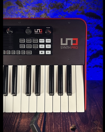 IK Multimedia UNO Synth Pro 37-Key Analog Synthesizer *USED*