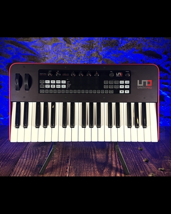 IK Multimedia UNO Synth Pro 37-Key Analog Synthesizer *USED*