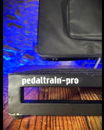 Pedaltrain Pro Pedalboard w/Case *USED*