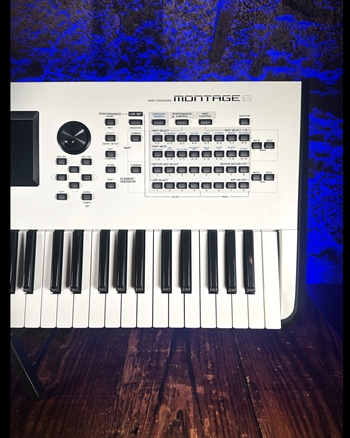 Yamaha MONTAGE6 - 61-Key Flagship Music Synthesizer - White *USED*