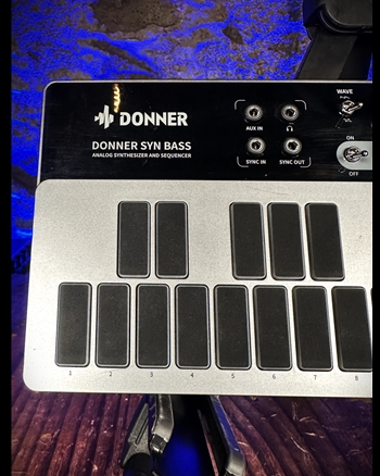 Donner SYN Bass Analog Synthesizer *USED*