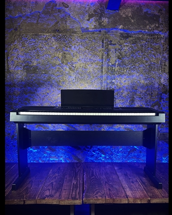 Yamaha DGX-670 88-Key Portable Grand Piano *USED*