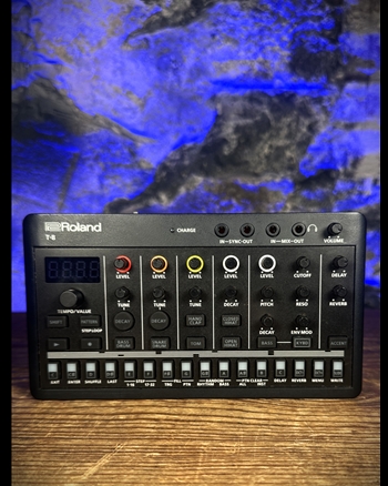 Roland Aira Compact T-8 Beat Machine *USED*