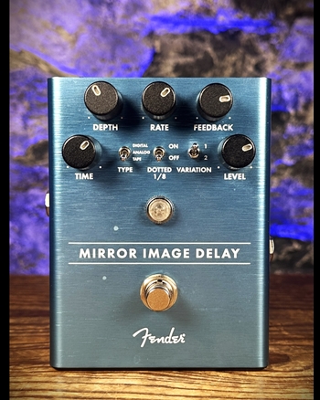 Fender Mirror Image Delay Pedal *USED*