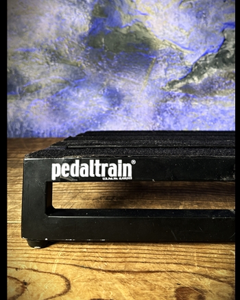 Pedaltrain Novo 24 Pedalboard with Soft Case *USED*