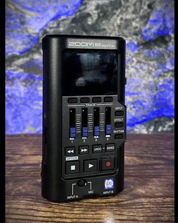 Zoom R4 MultiTrak 4-Track Mixer/Recorder *USED*